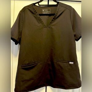 Figs Women’s Casma three-pocket scrub top - M/L - Black
